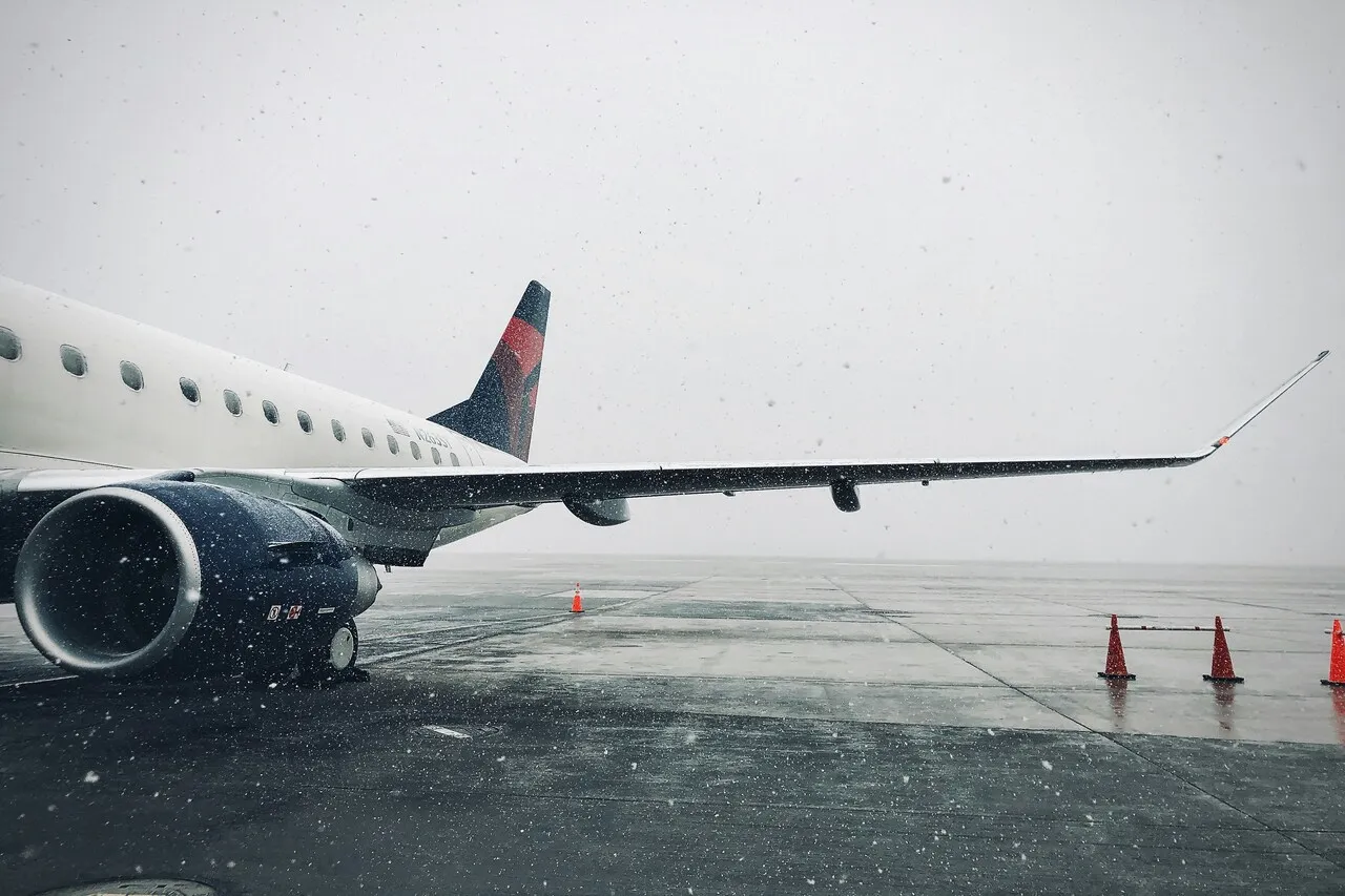 海外旅行で飛行機が欠航になったらどうなる？振替・払い戻し・補償を詳しく解説